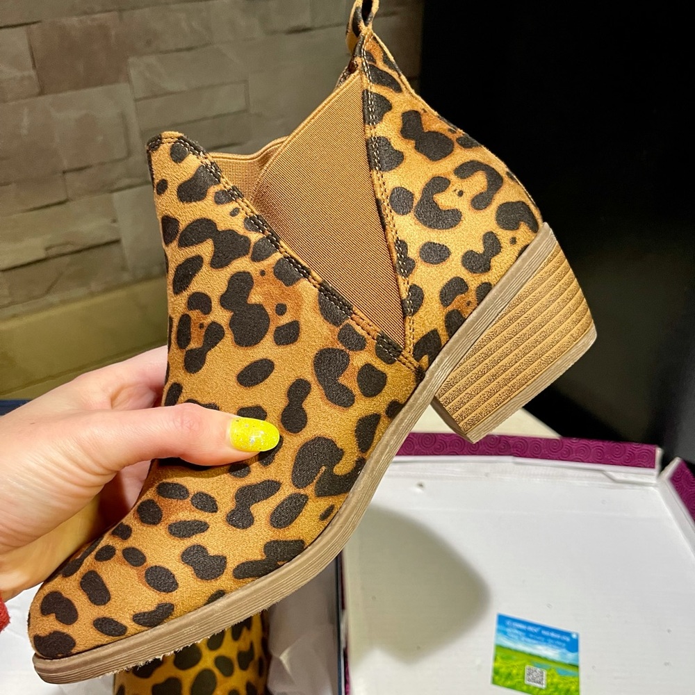 NWT Leopard booties